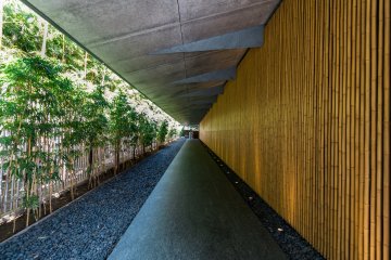 Nezu Museum's large roof and vertical wall accents were intended to make visitors feel like they were entering somewhere special