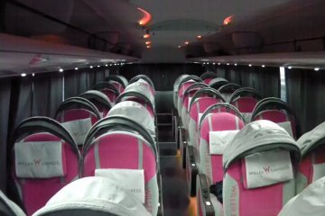 <p>Tampilan dari bus "Relax" yang kosong.</p>
