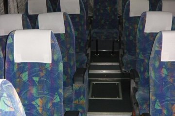 <p>Tampilan dari bus "Standard" yang kosong.</p>
