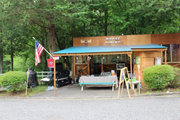 At Moose you can also rent this party house. They also host seasonal dinners here, for example Thanksgiving and Christmas dinners. You can book to have a barbecue made for you too.
