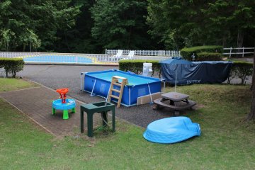 In summer, for smaller children who may not want to use the large pool, there is a smaller pool and water play area. 
