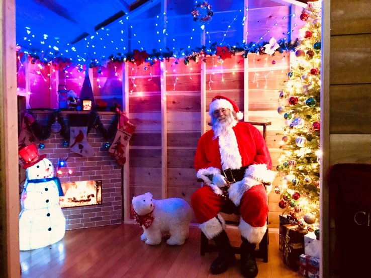 For anyone in Japan right now, Santa Claus will be Moose Family Camp Resort until December 26th.