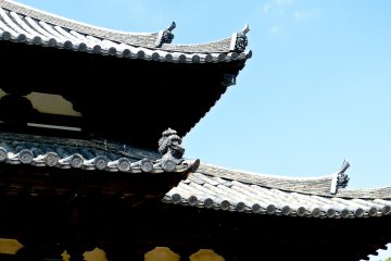 Decorations of the roofing tiles