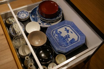 Farmhouse tableware