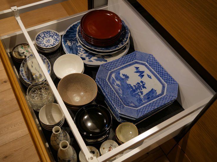 Farmhouse tableware