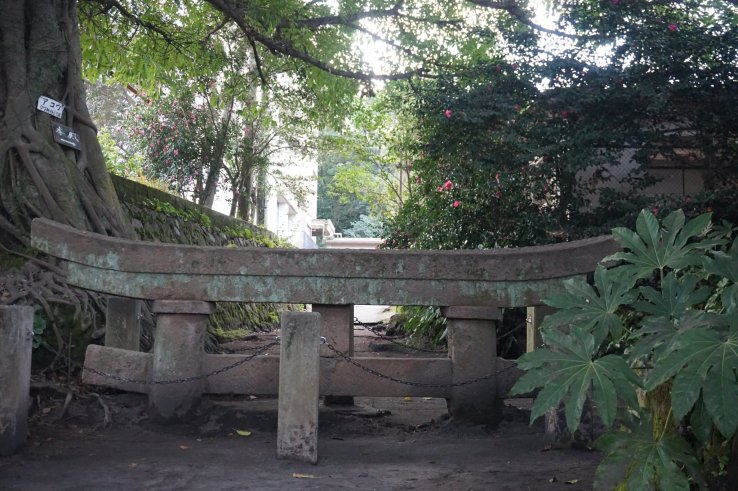Ash-buried Kurokami Shrine 