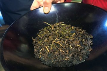 The mature tea leaves ready for roasting