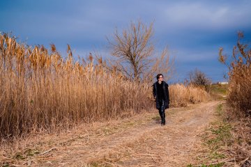Dwarfed by the towering reeds!