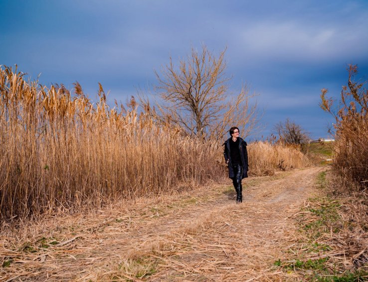 Dwarfed by the towering reeds!