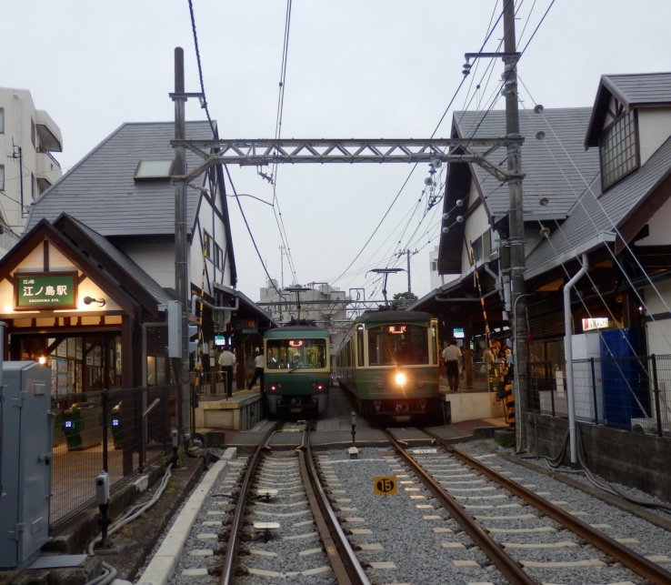 Enoden trains meet at Enoshima Station
