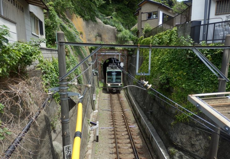 Enoden tunnel near Gokurakuji Station