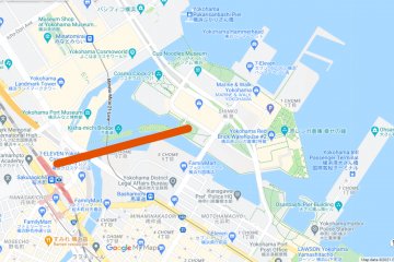 The route of Yokohama's first urban ropeway. The gondola connects between Sakuragicho Station and Unga Station. 