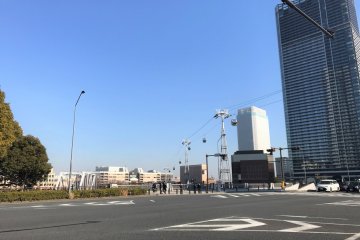 The ropeway on Minato Mirai Oodori Blvd.