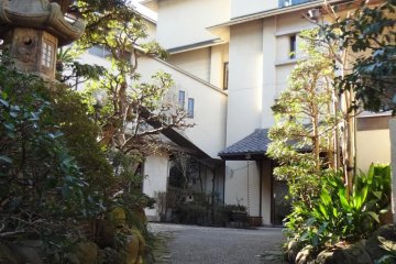 Iwamoto-ro (岩本楼) is a Japanese ryokan (inn) that is situated just over the bridge, on the right side of the main street, facing west.