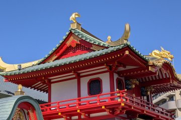 Details of Katase Enoshima Station's facade