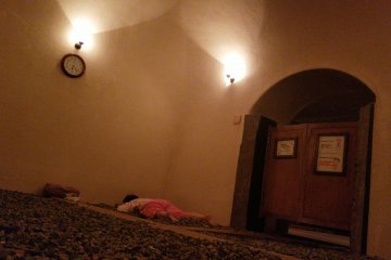 The "ganbanyoko" -  Heated stones to relax your tired body