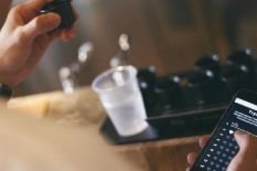 Rate the Japanese sake using a smartphone app 