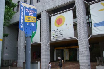 The Friendly Bus stops right in front of the museum