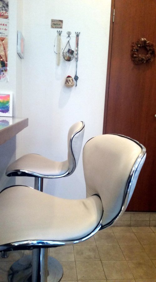 Comfortable counter seats