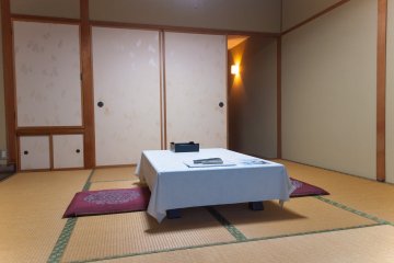 <p>The standard rooms are medium sized and well-appointed</p>