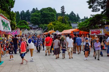 There are numerous local food vendors set up around the Morioka Hachimangu Shrine precinct