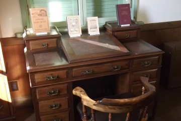 A desk like the one Griffis would have sat at