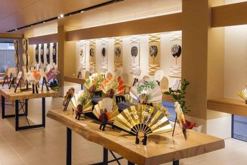 Komaruya store selling fans in Kyoto