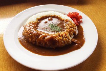 Specialty biwa curry rice
