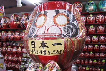 A Daruma market in Kawasaki