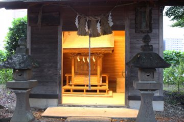 Night illumination of a shrine 