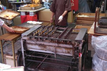Ye Olde cracker maker 