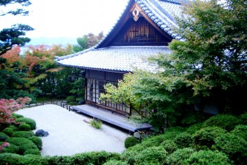 <p>The white sand garden of Shisendo is a beautiful contrast to the cityscape below</p>