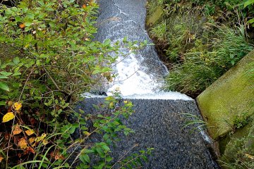 Bubbling stream near the Sessho-seki Rock