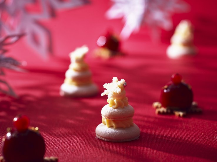 Some of the afternoon tea items really take on the Christmas theme, such as this Christmas tree-shaped macaron