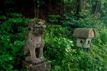 A minor shrine along the way