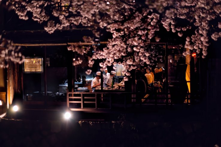 Have fun at an izakaya!