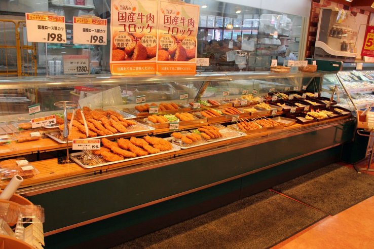 Freshly cooked fried items at a Japanese supermarket