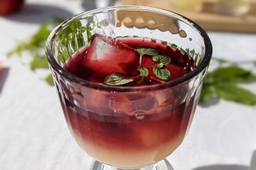 Pom-au-Vin Rouge (red wine with apple juice)