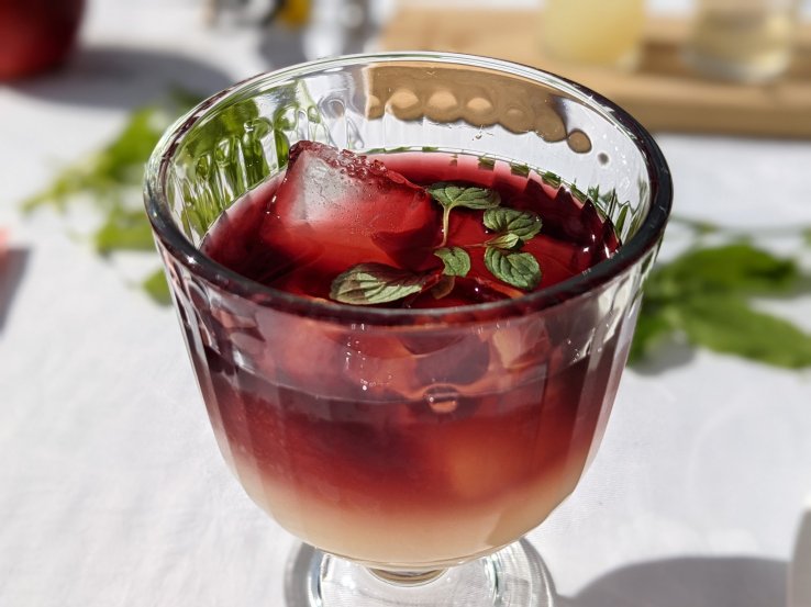 Pom-au-Vin Rouge (red wine with apple juice)