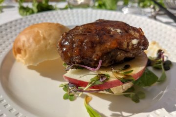 Wagyu/apple burger