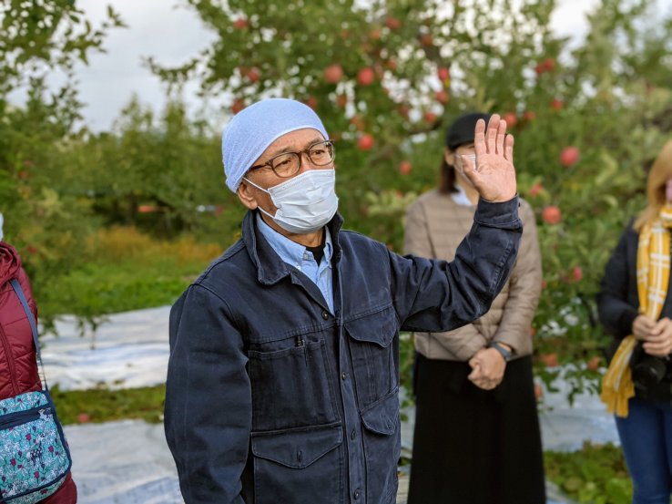 Owner Shuichi Kato introduces his orchard