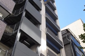 The hotel seen from the middle of the road