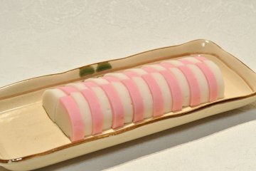 Kamaboko arranged colorfully.