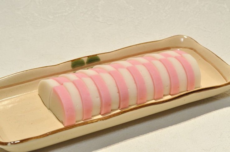 Kamaboko arranged colorfully.