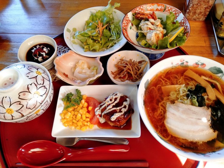 The hamburg and ramen lunch set will leave you stuffed!