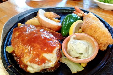 Cheese hamburg and fried shrimp