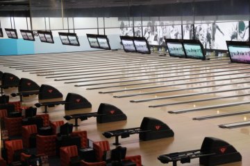 <p>Round 1 has a bowling alley with more lanes than I have seen anywhere else on Okinawa</p>