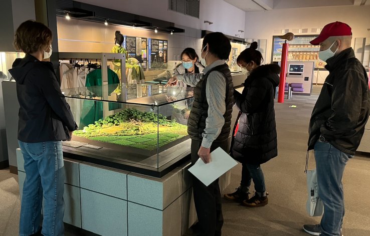 Viewing museum exhibits