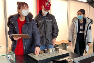 Viewing museum exhibits