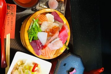 ‘Kaisendon’ seafood bowls